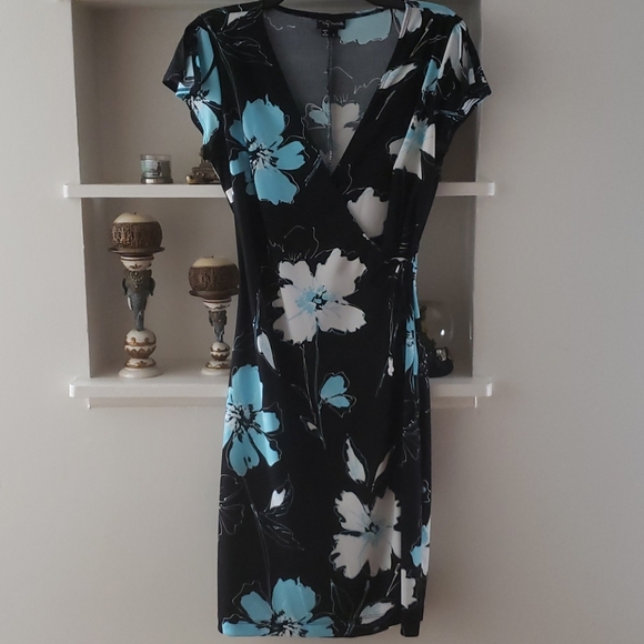 My Michelle Dresses & Skirts - 🔥My Michelle wrap dress